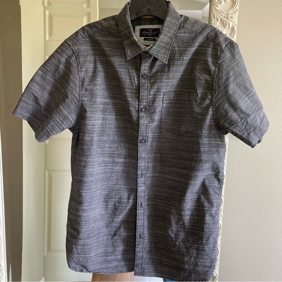 Across the Pond Men’s short sleeve button down size large! - Picture 1 of 9